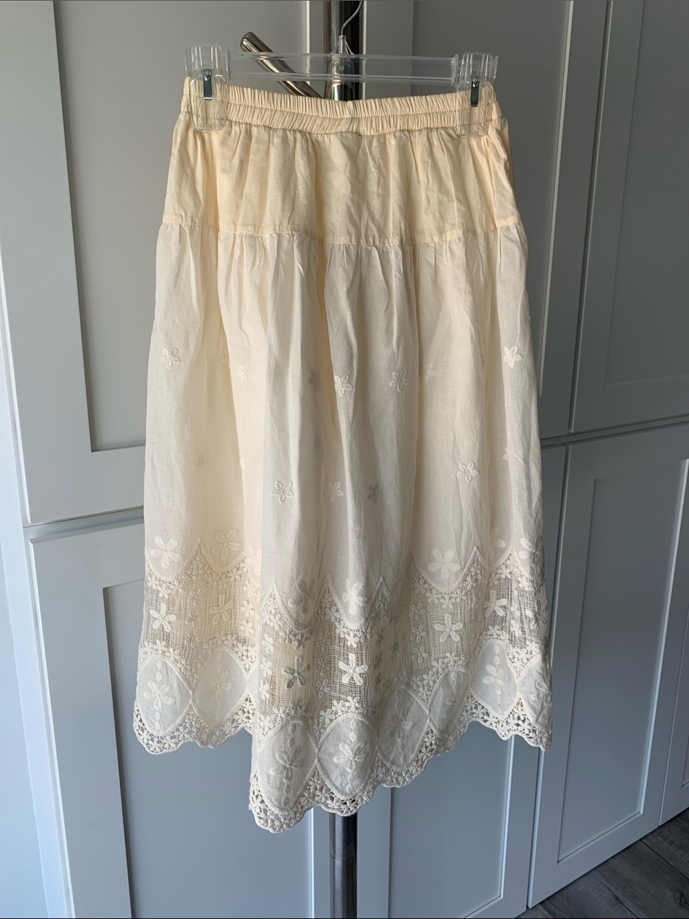 Vintage Women's Cream Eyelet Embroidered Midi Skirt